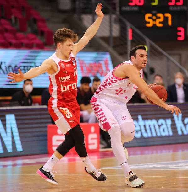 并依靠戈贝 并依靠戈贝