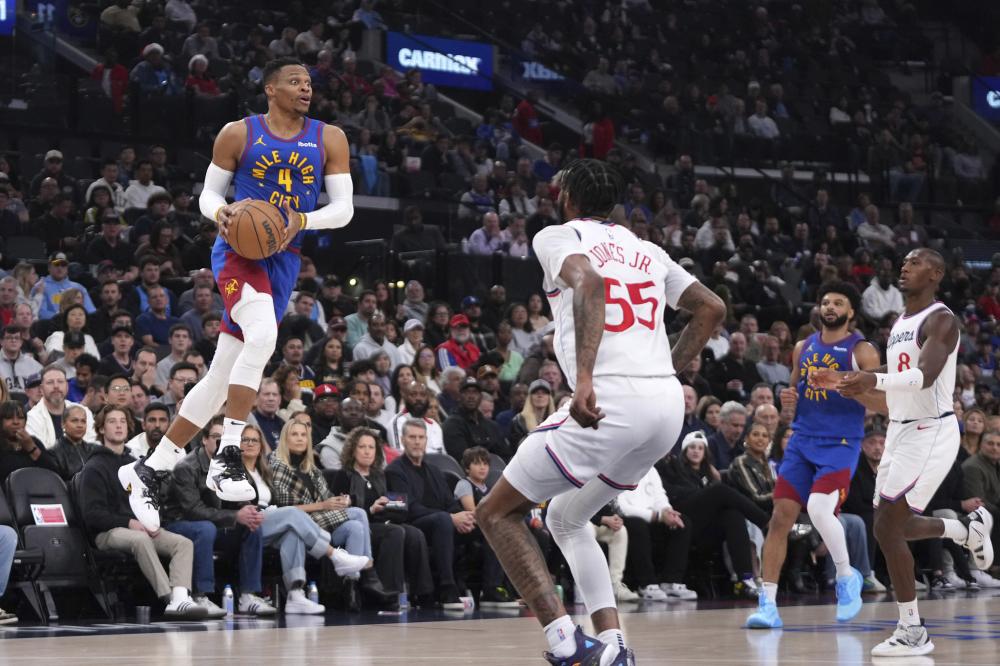 佩戴头盔作 佩戴头盔作