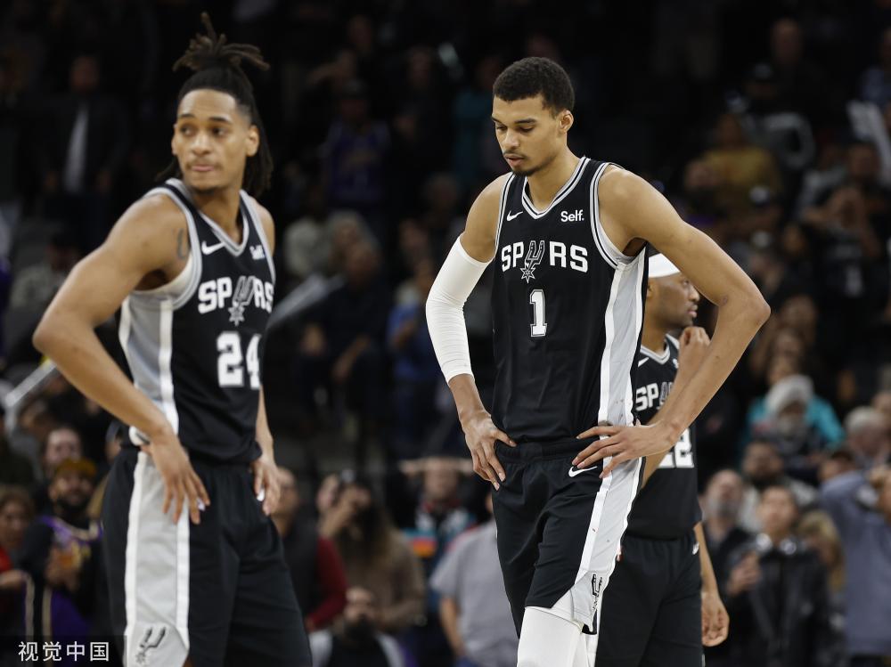 一个则在高 一个则在高