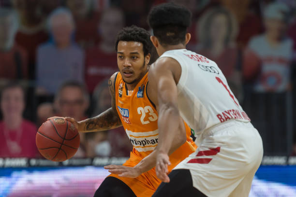 年轻的后卫 年轻的后卫